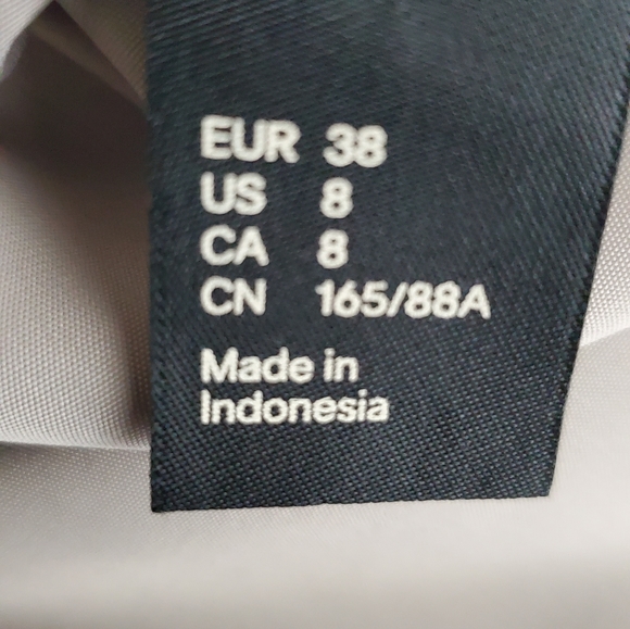 H&M cream zip up sleeveless cargo dress size 8 - Picture 6 of 7